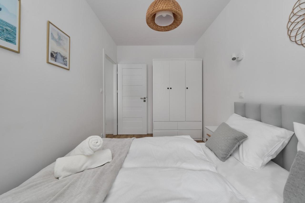 Blue Sky With Parking & Balcony By Renters