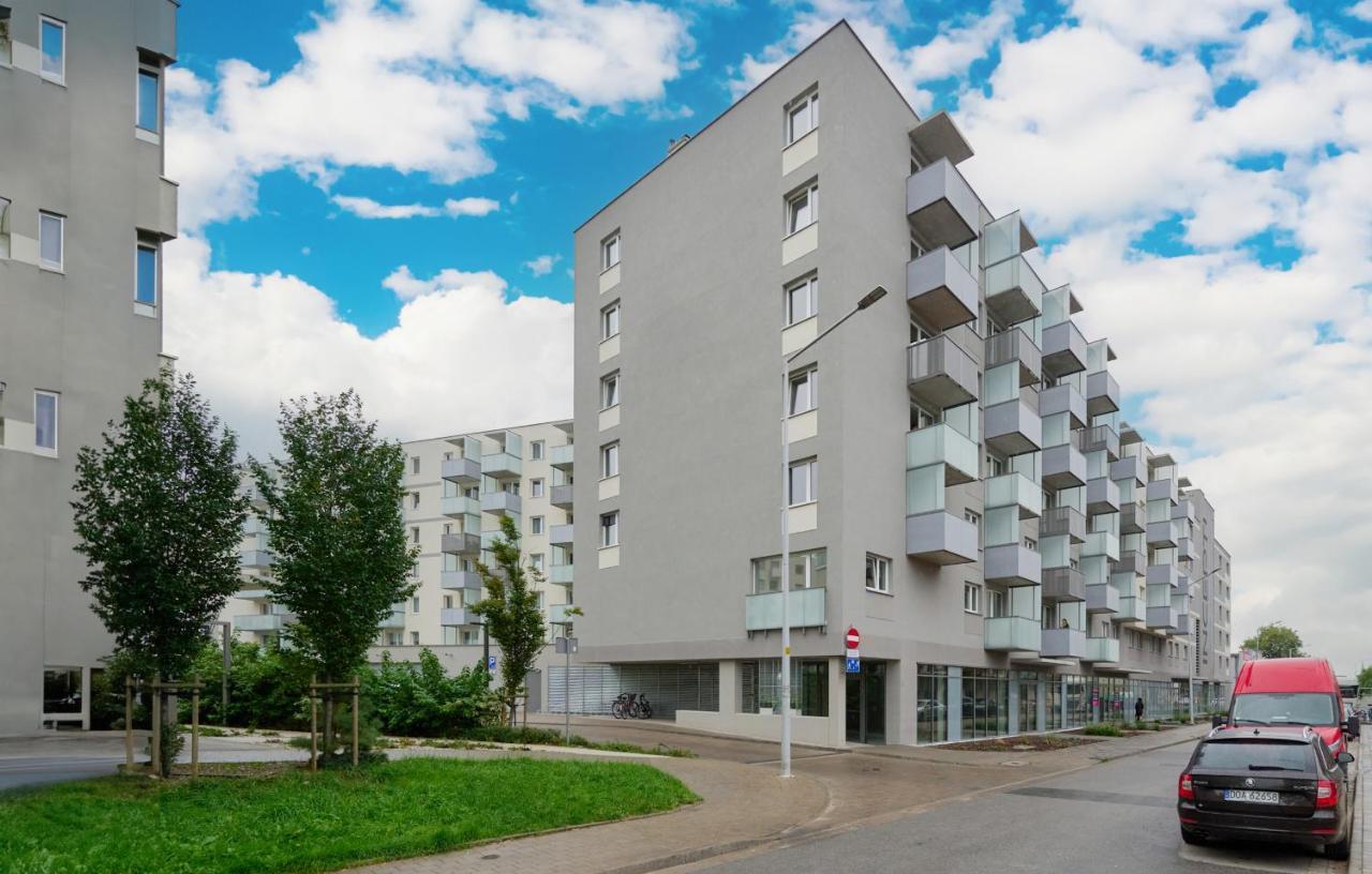 Blue Sky With Parking & Balcony By Renters Apartment Wroclaw