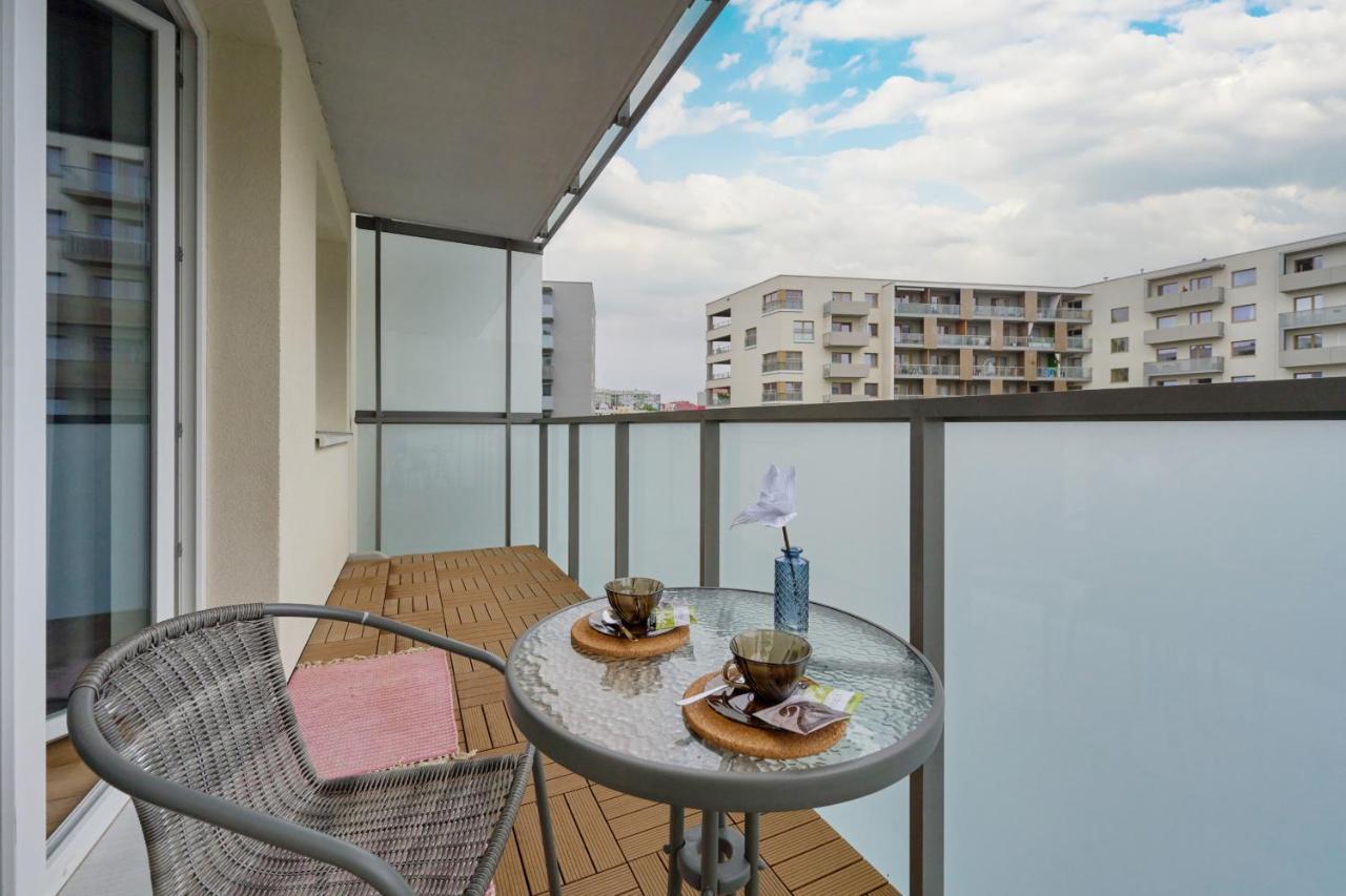 Blue Sky With Parking & Balcony By Renters Apartment Wroclaw