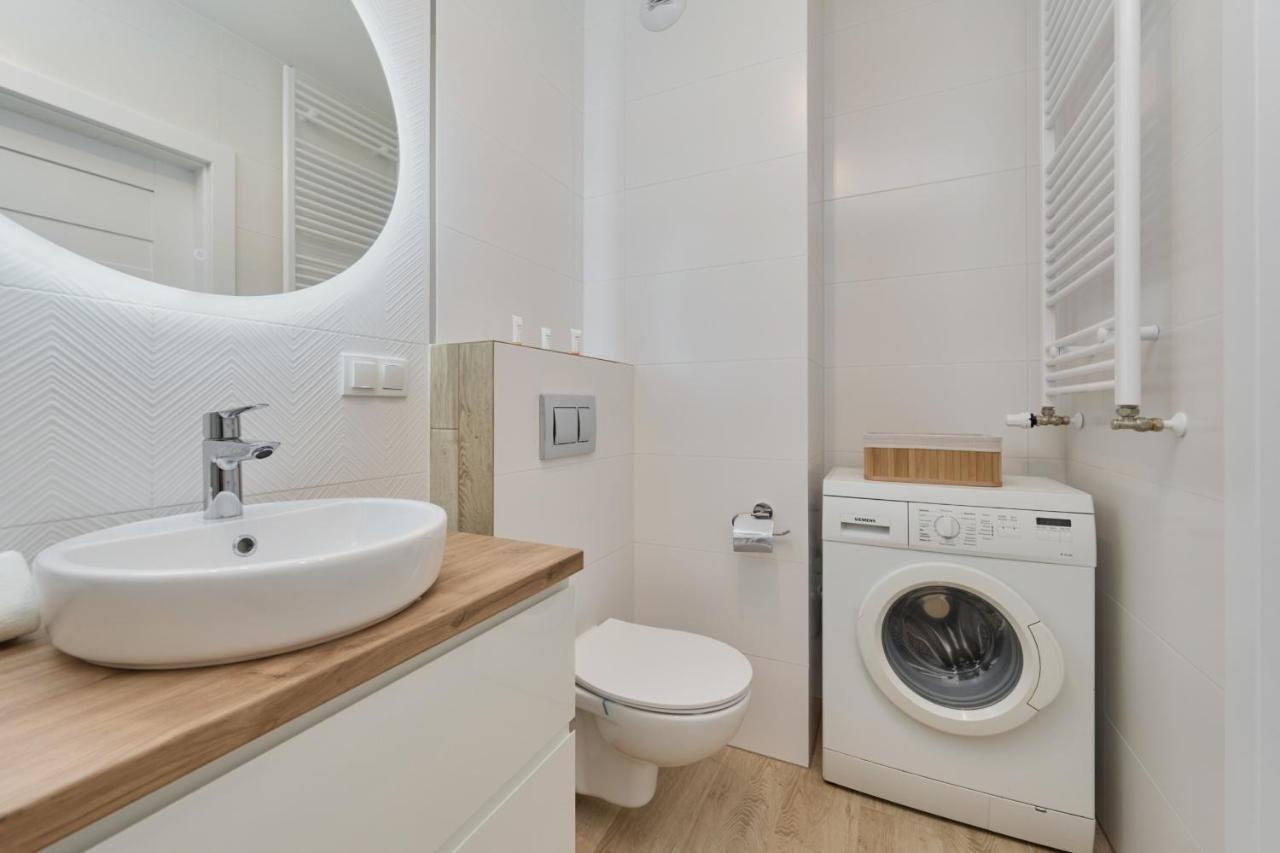 Apartment Blue Sky With Parking & Balcony By Renters Wroclaw