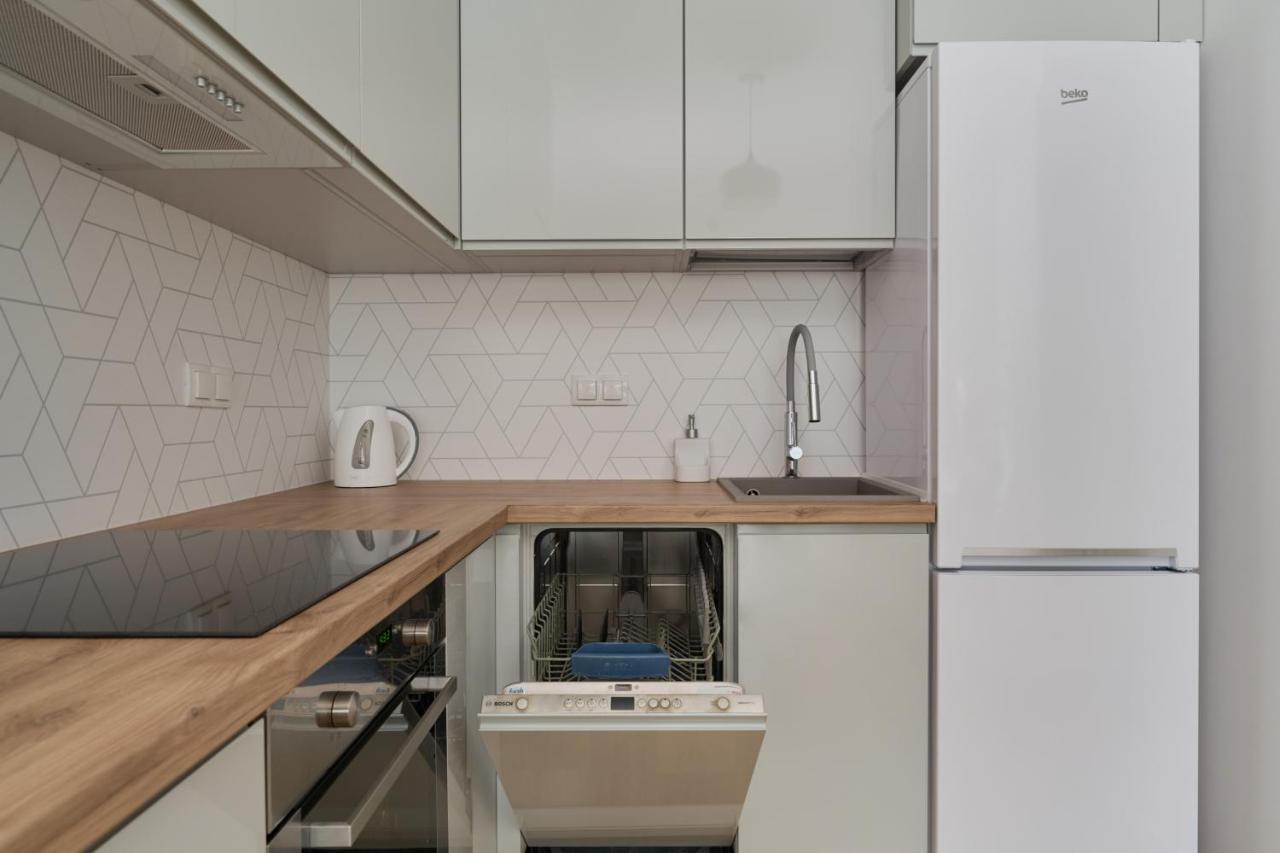 Apartment Blue Sky With Parking & Balcony By Renters *