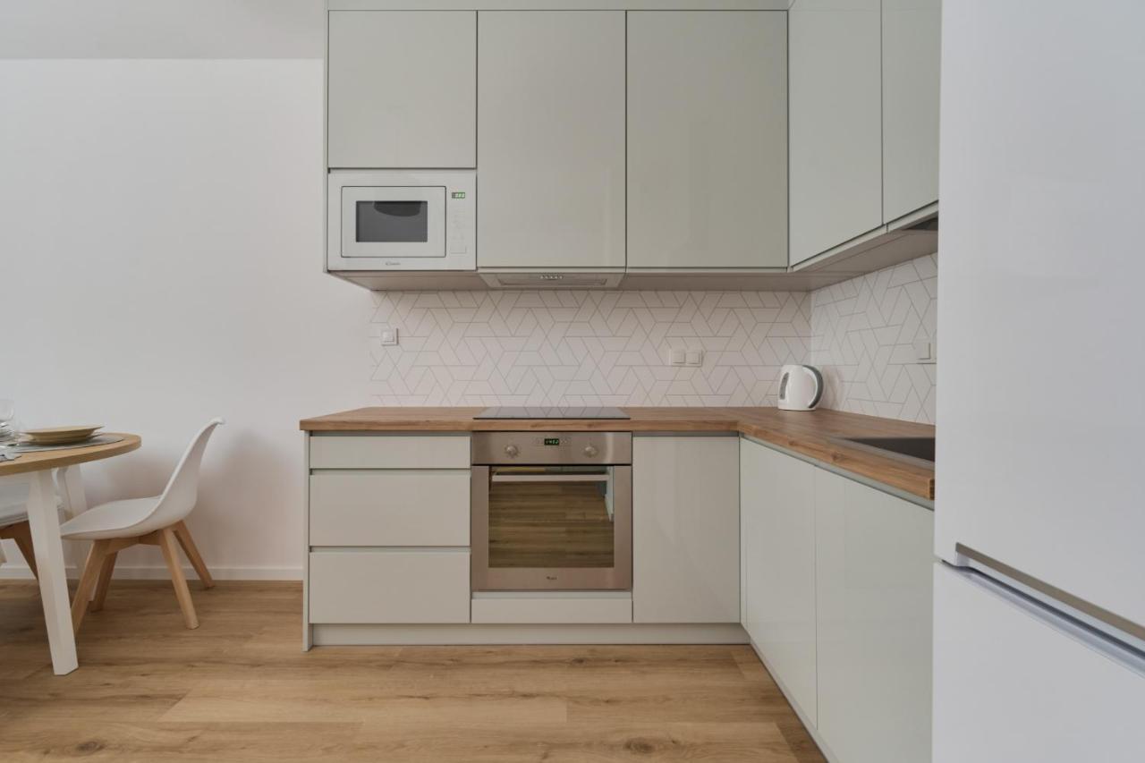 Blue Sky With Parking & Balcony By Renters Apartment Wroclaw